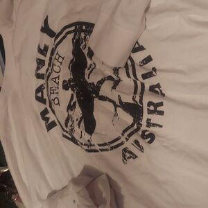 Graphic Ling sleeve tee featuring one of Sydney Australia's hottest beaches